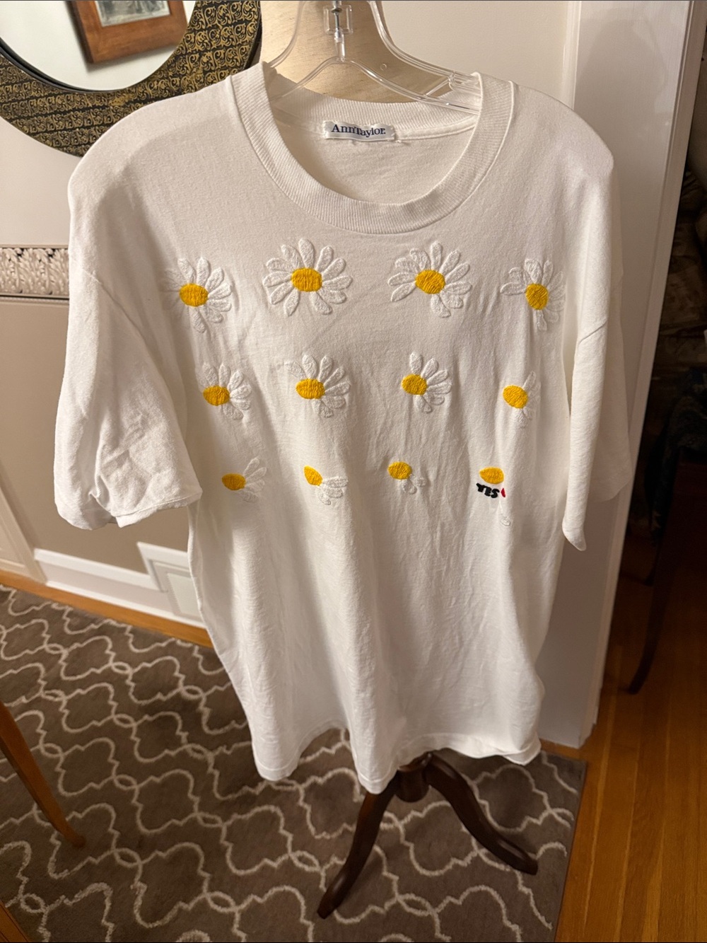 Ann Taylor vintage tee he loves me loves me not wEmbroidered Yellow Daisies l-xl